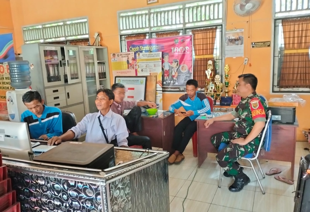 Babinsa Koramil 404-05/Tanjung Enim Sertu Ali, Komsos Dengan Warga Lesung Batu