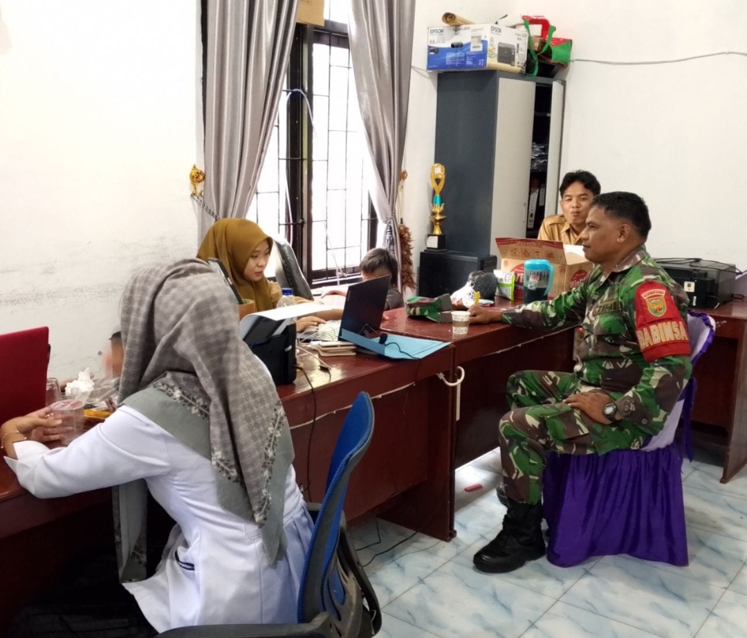 Kodim 0404 Me pererat Sinergitas,Babinsa Sertu Dedi Sartomi, Komsos Dengan Perangkat Desa