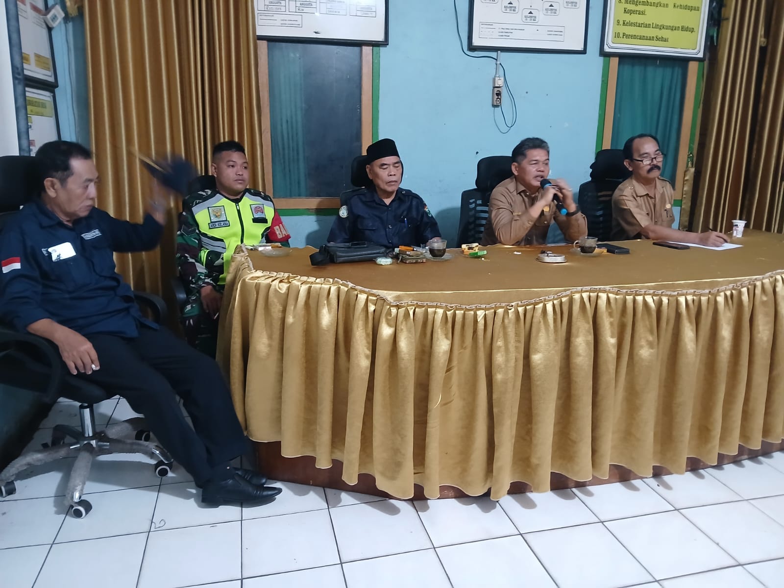Babinsa Darmo Hadiri Rapat Musyawarah Bahas Permasalahan Rimba Dan Tambang Ilegal