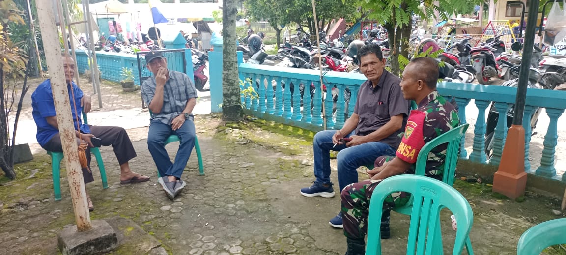 Babinsa Kelurahan TES laksanakan Kegiatan Komsos Dengan Tokoh Masyarakat