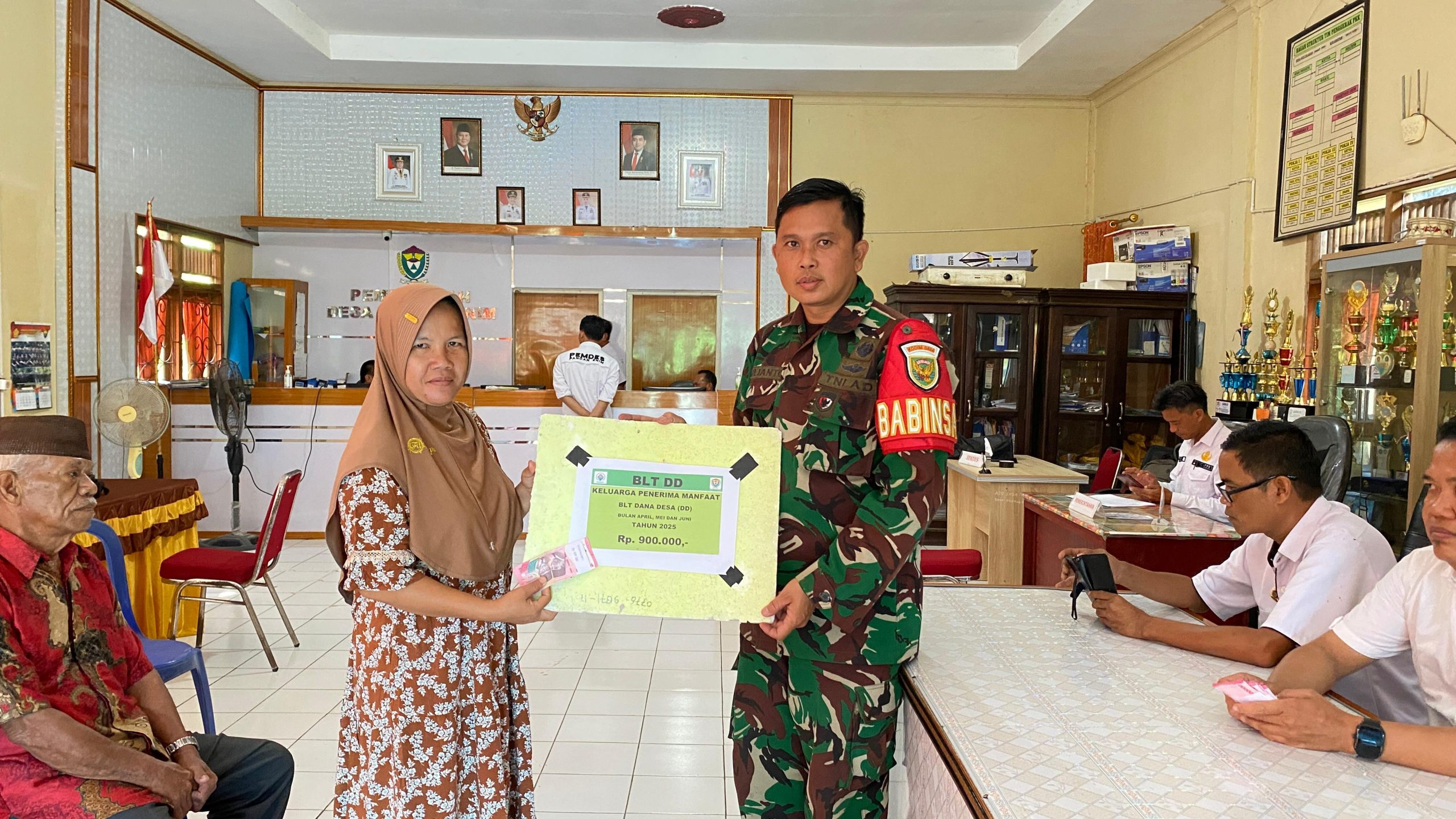 Babinsa Pandan Enim Hadiri Penyaluran BLT DD 2025