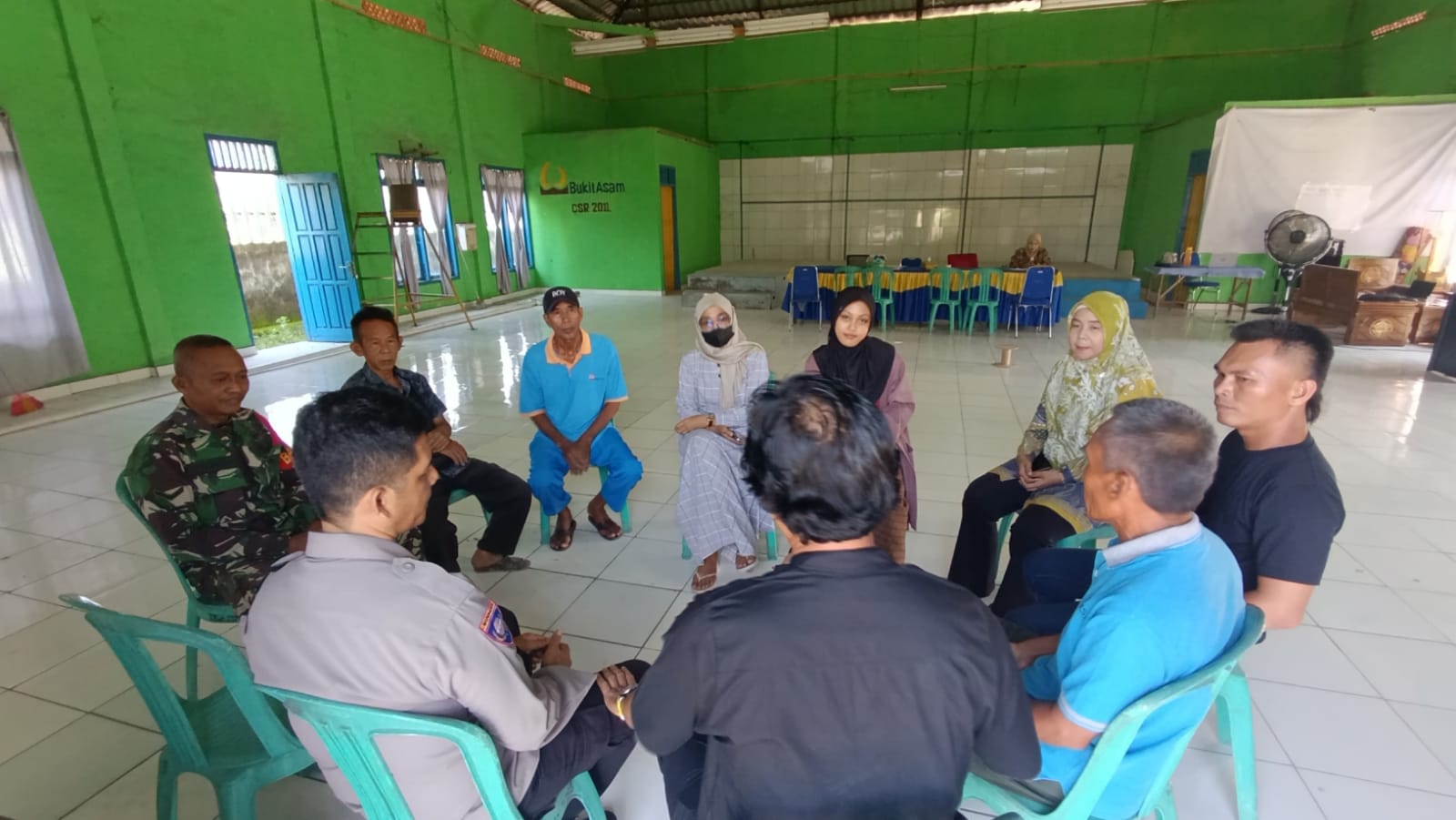 Babinsa Kelurahan TES Laksanakan Komsos Dengan Masyarakat