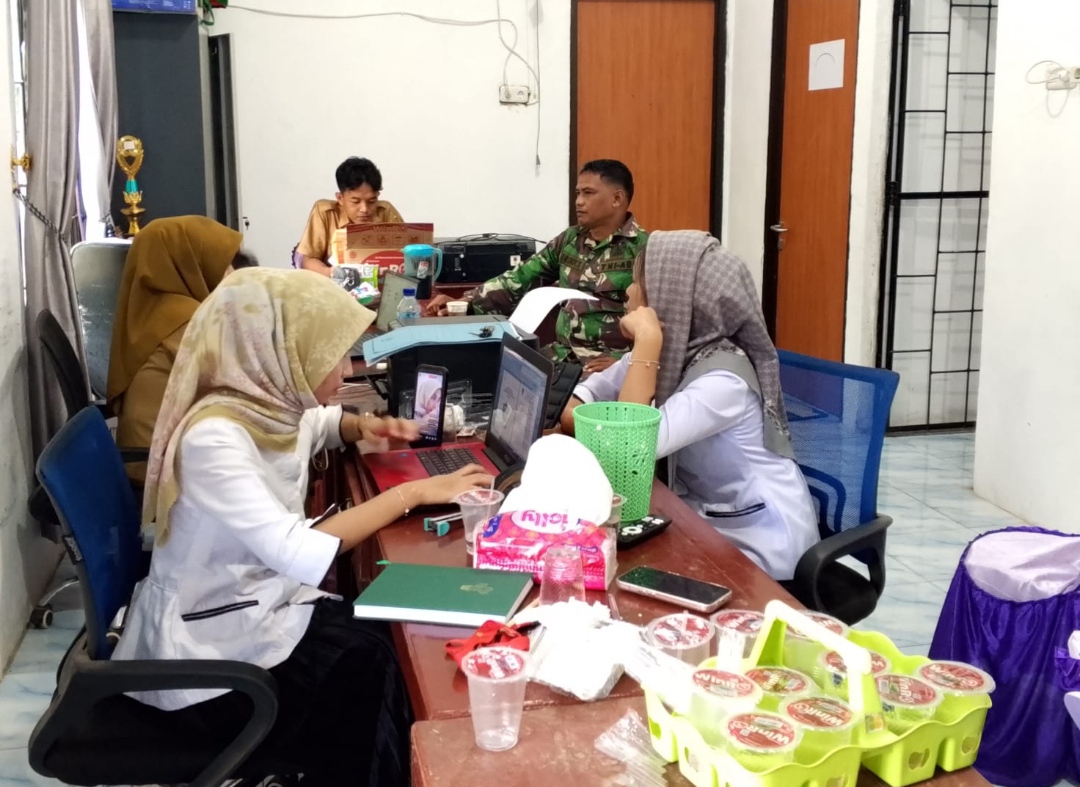 Melalui Komsos Babinsa Muara Meo Jalin Silaturrahmi Dengan Perangkat Desa
