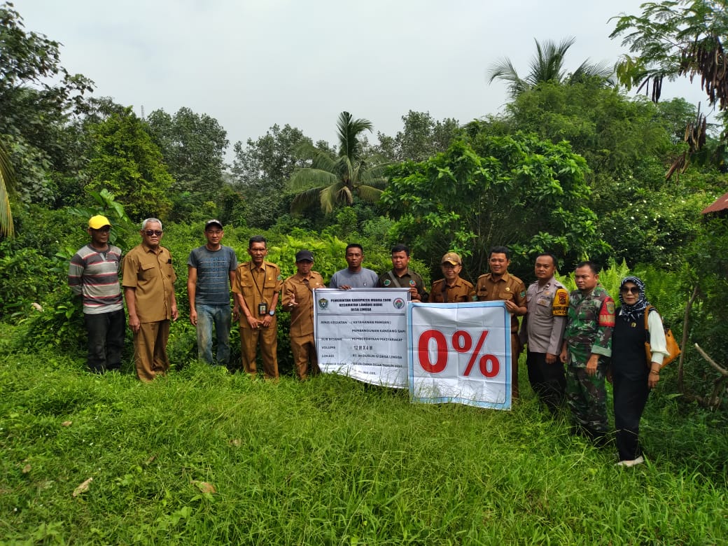 Babinsa Lingga Pantau Giat Titik Nol Bangun Kandang Sapi Anggaran DD