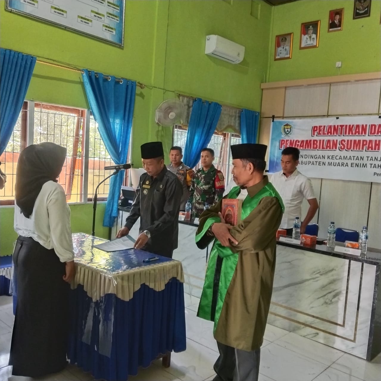 Babinsa Koramil 404-05/Tanjung Enim Hadiri Pelantikan PAW Anggota BPD Desa Penyandingan