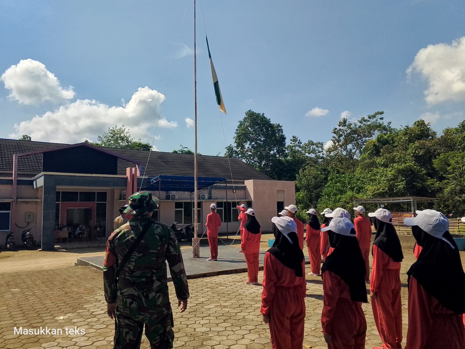 Anggota Koramil 404-05/Tanjung Enim Latih Anggota Paskibraka Panang Enim