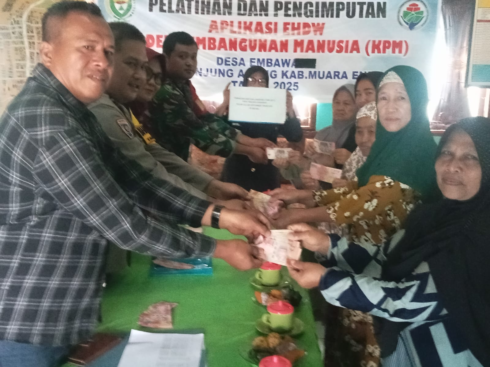 Babinsa Tanjung Karangan Apresiasi Terkait Penyaluran BLT DD Yang Tepat Sasaran