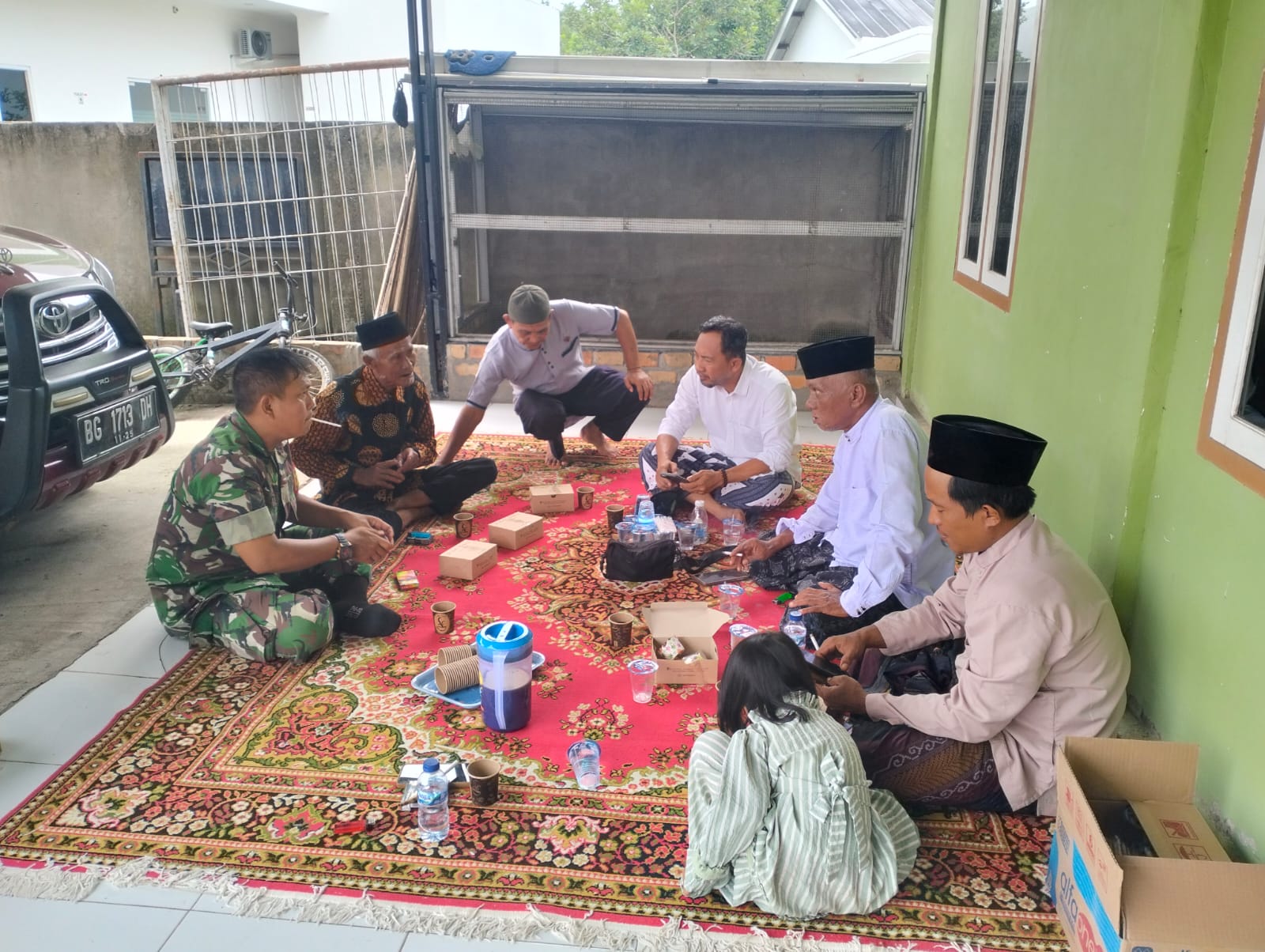Pastikan Wilayah Tetap Aman, Babinsa Kelurahan Pasar Tanjung Enim Himbau Warga Aktifkan Siskamling