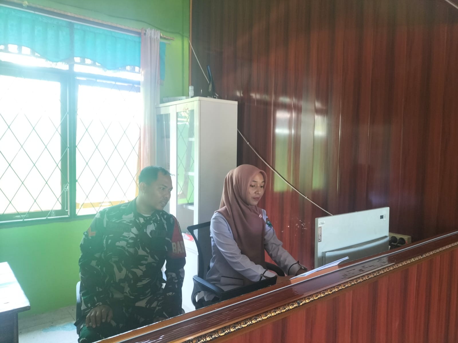 Babinsa Lambur Lakukan Komsos Dengan Perangkat Desa