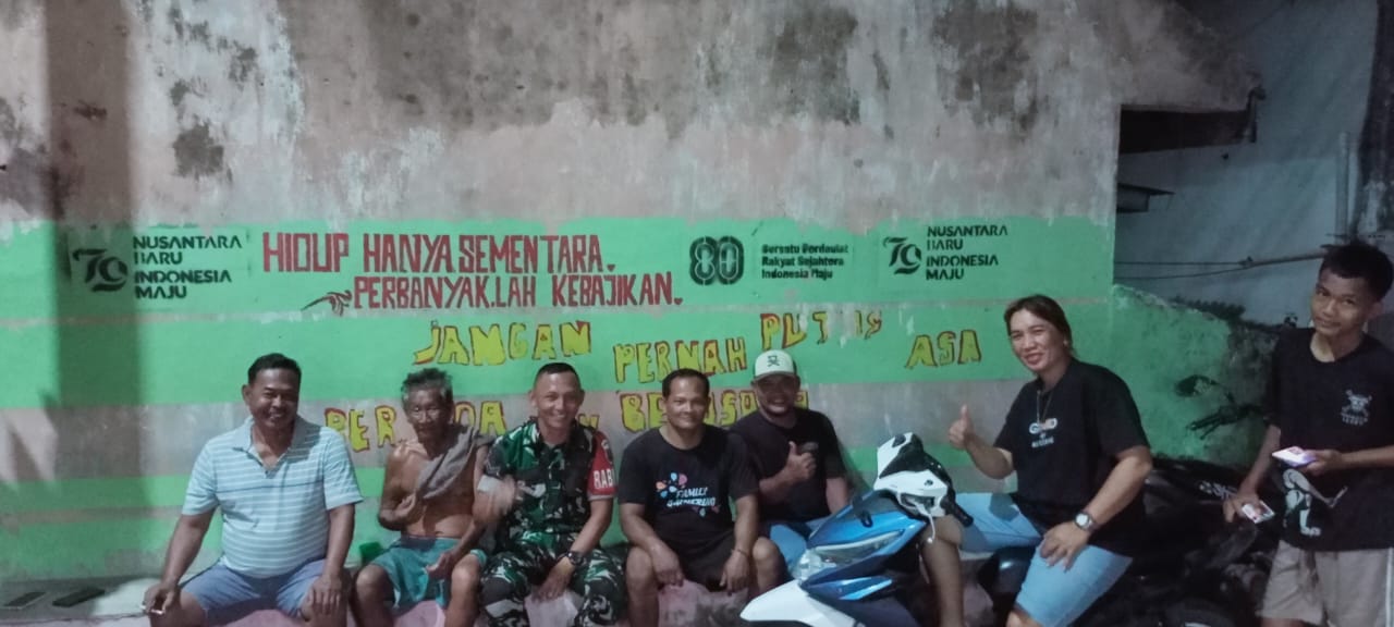 JAGA LINGKUNGAN BABINSA PASAR DAN WARGA PATROLI BERSAMA