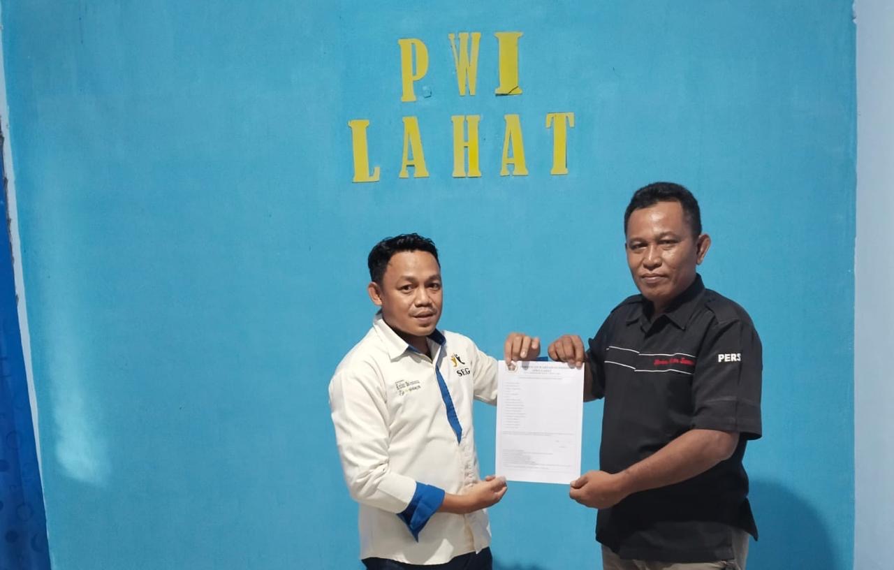 Ambil Formulir Penjaringan Calon Ketua, Ujang Siap “Tempur” di Konferkab PWI Lahat