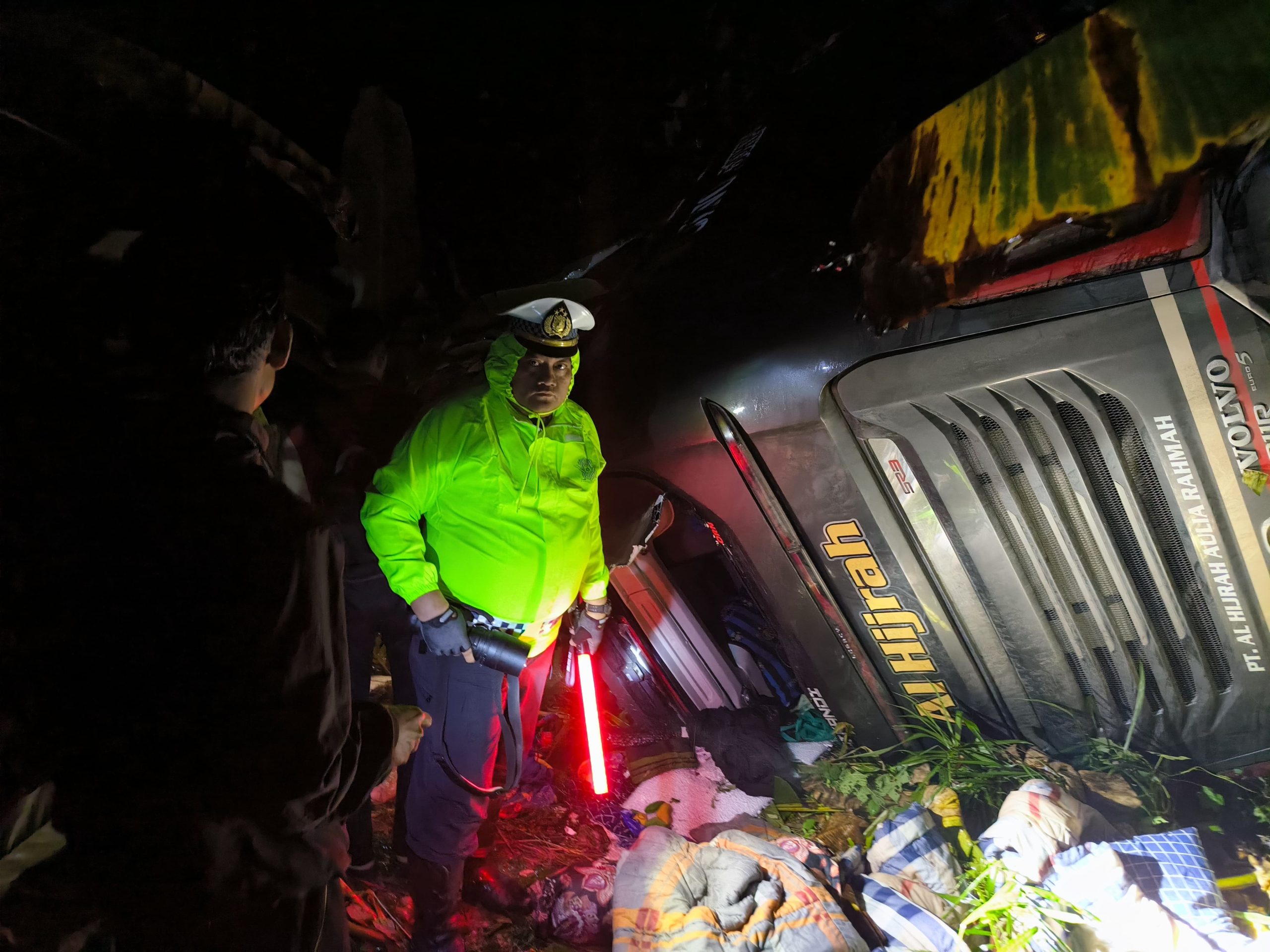 Bus Al Hijrah Terjun ke Jurang di Gumay Talang, Laporan Darurat 110 Percepat Evakuasi Penumpang