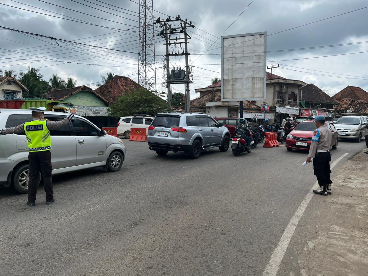 H3 Lebaran, Pos Yan Cinta Kasih Wilayah Polsek Gumeg BERJAYA! Atur Arus Balik, Lalan Lintas Lancar