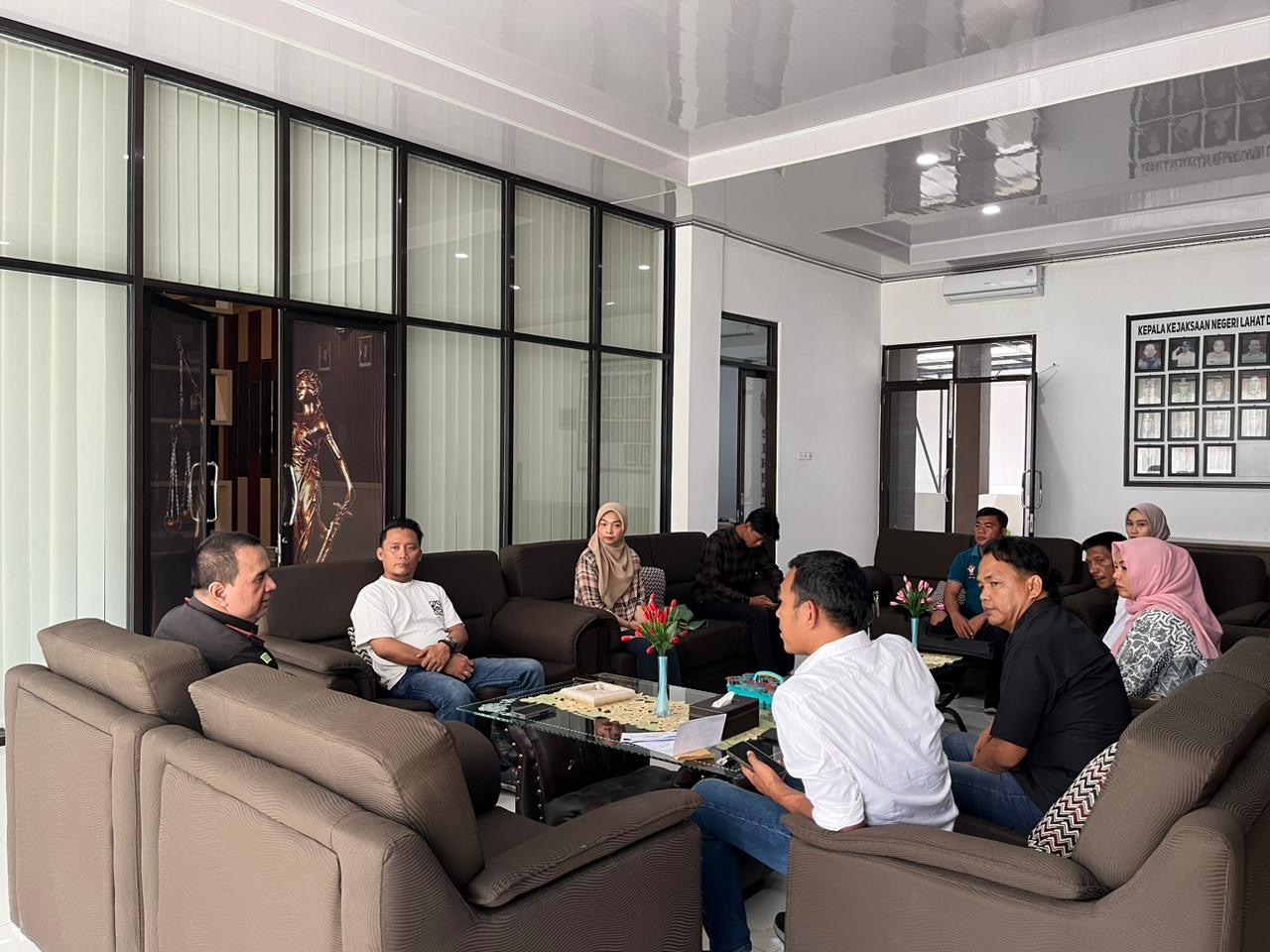 Ngopi Serius Bareng Kajari, SMSI Lahat Menjaga Hubungan Baik Jelang Pelantikan