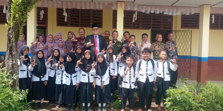 SIAP JADIKAN FASILITAS SEKOLAH LEBIH BAIK, KADISDIK LAHAT TERUS LAKUKAN BLUSUKAN
