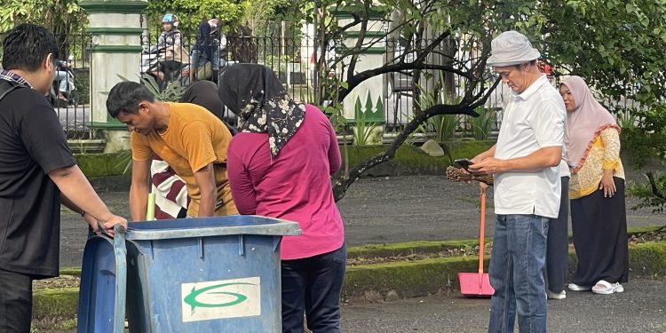 Kadispora Lahat Turun Langsung, Aksi Bersih GOR Wujud Respons Aspirasi Masyarakat
