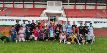 Kapolres Muara Enim Pererat Silaturahmi Lewat Olahraga Sepak Bola Bersama Klub Bola Muara Enim