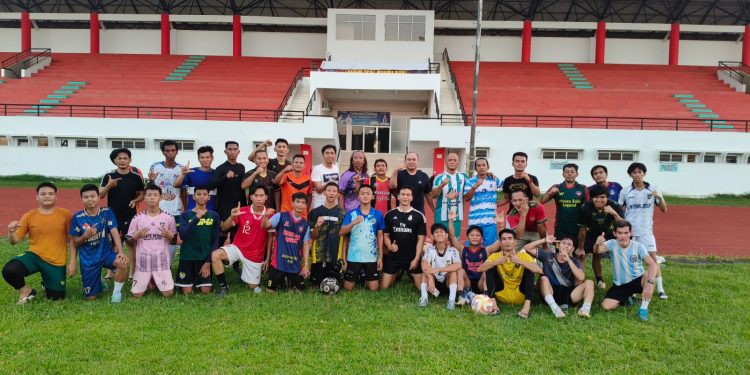 Kapolres Muara Enim Pererat Silaturahmi Lewat Olahraga Sepak Bola Bersama Klub Bola Muara Enim