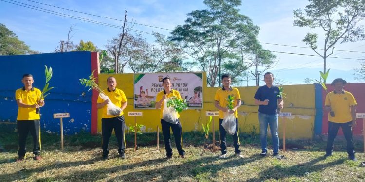 Sambut HUT Bhayangkara ke-80, Polres Pagar Alam Gelar Penanaman Pohon Serentak Bersama Masyarakat