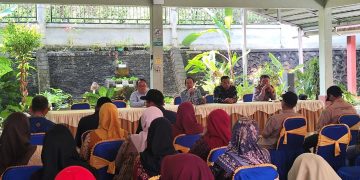 CAMAT SEMENDE DARAT LAUT PIMPIN RAPAT PEMBENTUKAN PANITIA HUT KE-81 RI
