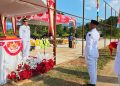 Camat Semende Darat Laut Pimpin Upacara Penurunan Bendera HUT Ke-81 RI