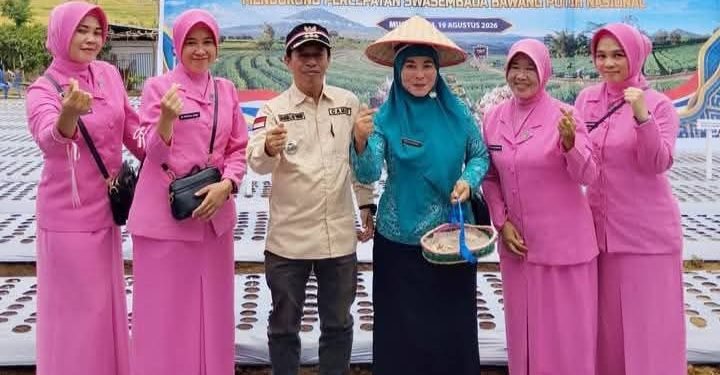 Dari Semende untuk Indonesia: Camat SDL Turut Sukseskan Tanam Bawang Putih Serentak