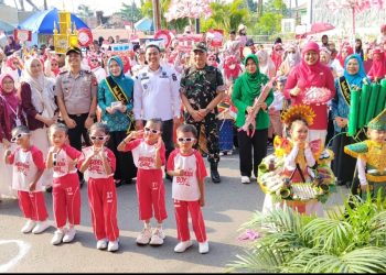 DANRAMIL TANJUNG ENIM APRESIASI SEMARAK PAWAI SAMBUT HUT RI KE-81 DI LAWANG KIDUL