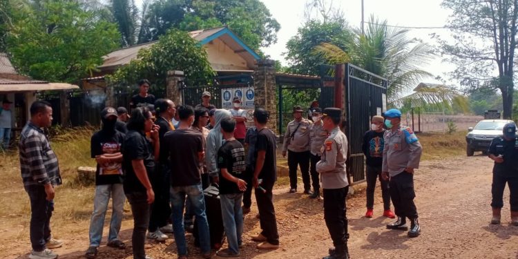 Aksi Damai Masyarakat Ring 1 di PT LCL Berakhir Kondusif, Tuntutan Transparansi Rekrutmen Jadi Sorotan