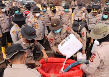 Tangani Karhutla Lahan Gambut, Polres Muara Enim Uji Penggunaan Cairan X-Fire