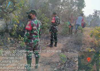 Gerak Cepat Koramil 404-05/Tanjung Enim Padamkan Karhutla di Lesung Batu
