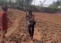 Polsek Lawang Kidul Perkuat Ketahanan Pangan, Tanam Jagung Bersama Kelompok Tirta Tani Sukses