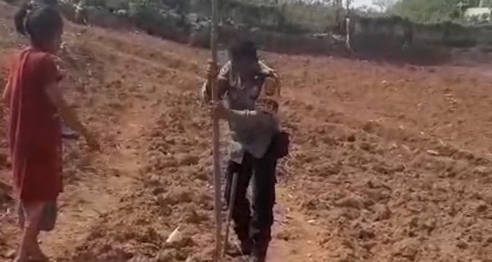 Polsek Lawang Kidul Perkuat Ketahanan Pangan, Tanam Jagung Bersama Kelompok Tirta Tani Sukses